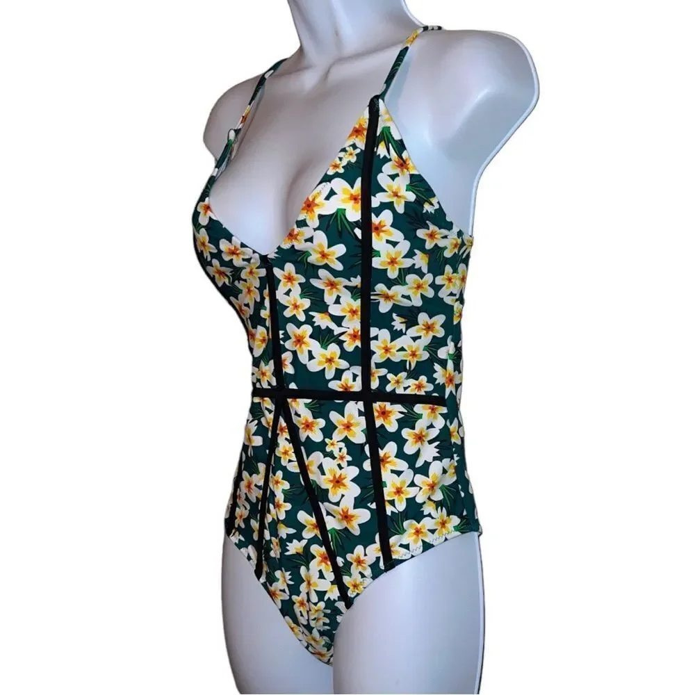 Cupshe adorable one piece swimsuit! It’s new and cute as can be!